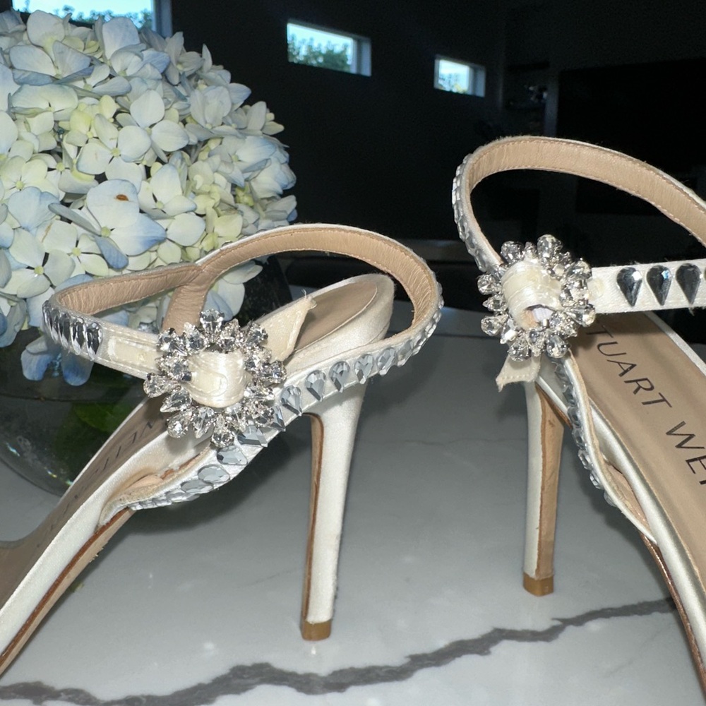 Beautiful Stuart Weizmann wedding shoes. Worn once for my wedding 💒